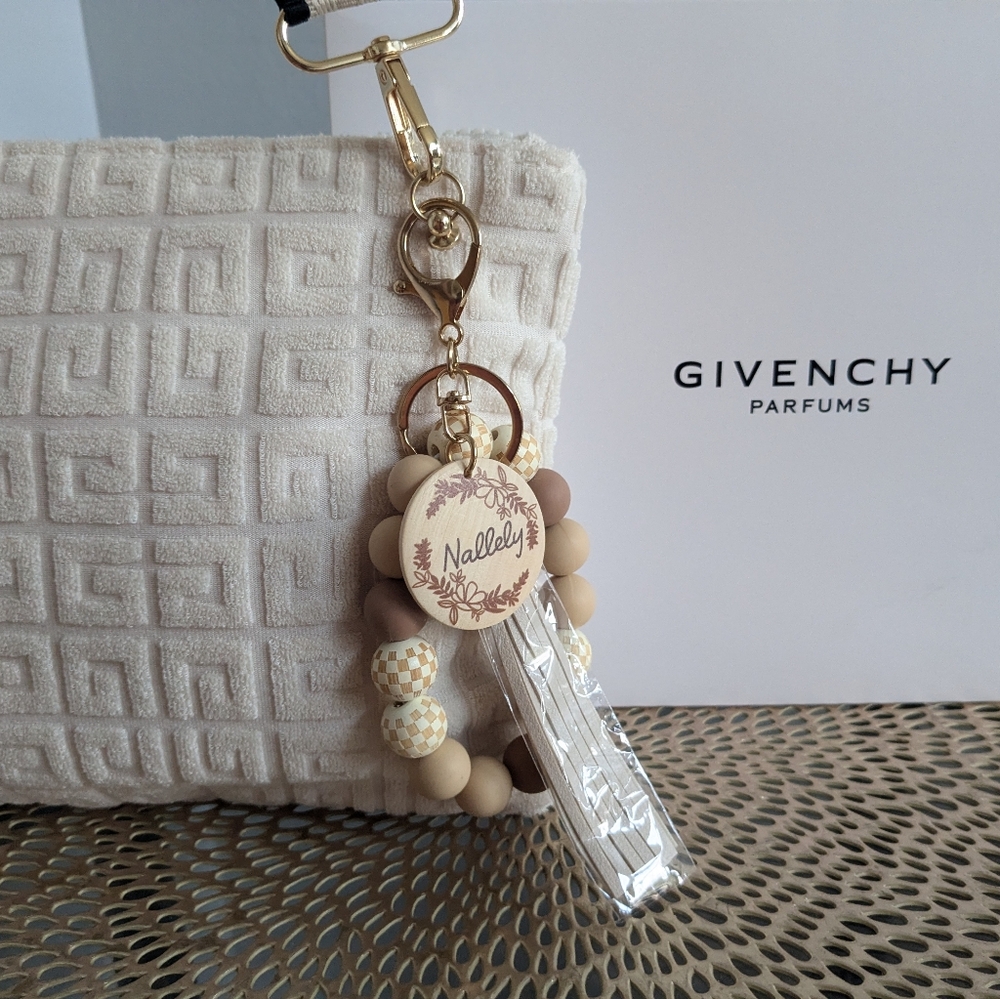 Givenchy - Picture 3 of 8